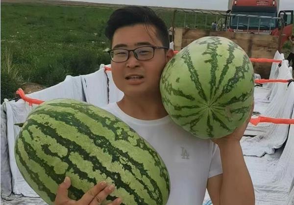 惠農(nóng)網商家(jiā)鄭新穎：月(yuè)銷2000噸的(de)秘訣偷偷告訴你(nǐ)