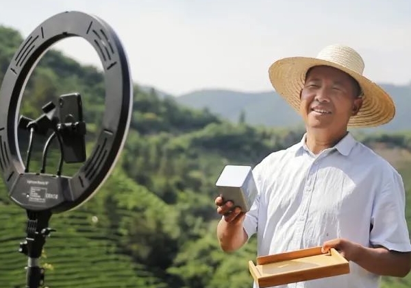 非遺傳承人(rén)孫壯志(zhì)：年(nián)産超萬斤，讓桐城(chéng)小(xiǎo)花(huā)香譽全國(guó)