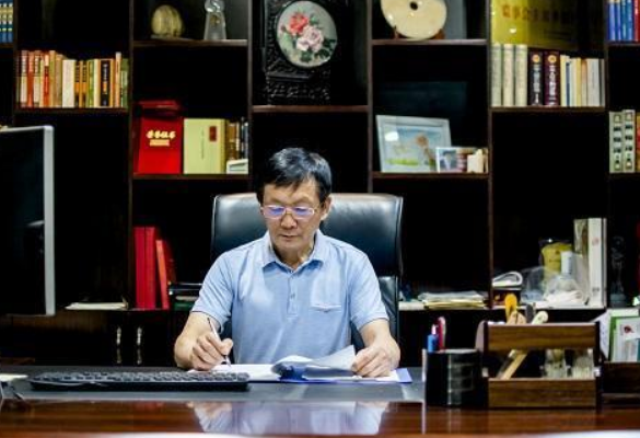 姜仕：情系三農(nóng) 大(dà)寫書(shū)愛(ài)